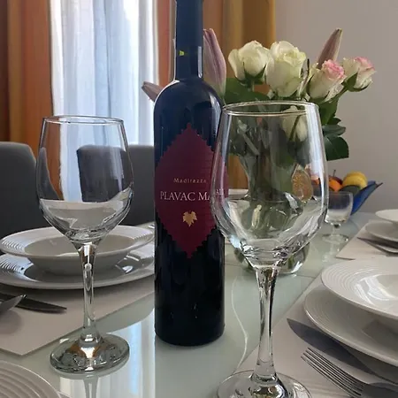 Andela Centar * Πούλα